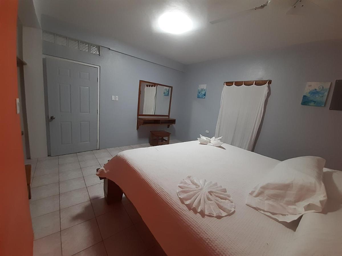 Rachel Land Apartment Caye Caulker Bagian luar foto
