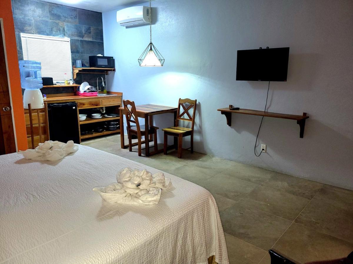 Rachel Land Apartment Caye Caulker Bagian luar foto