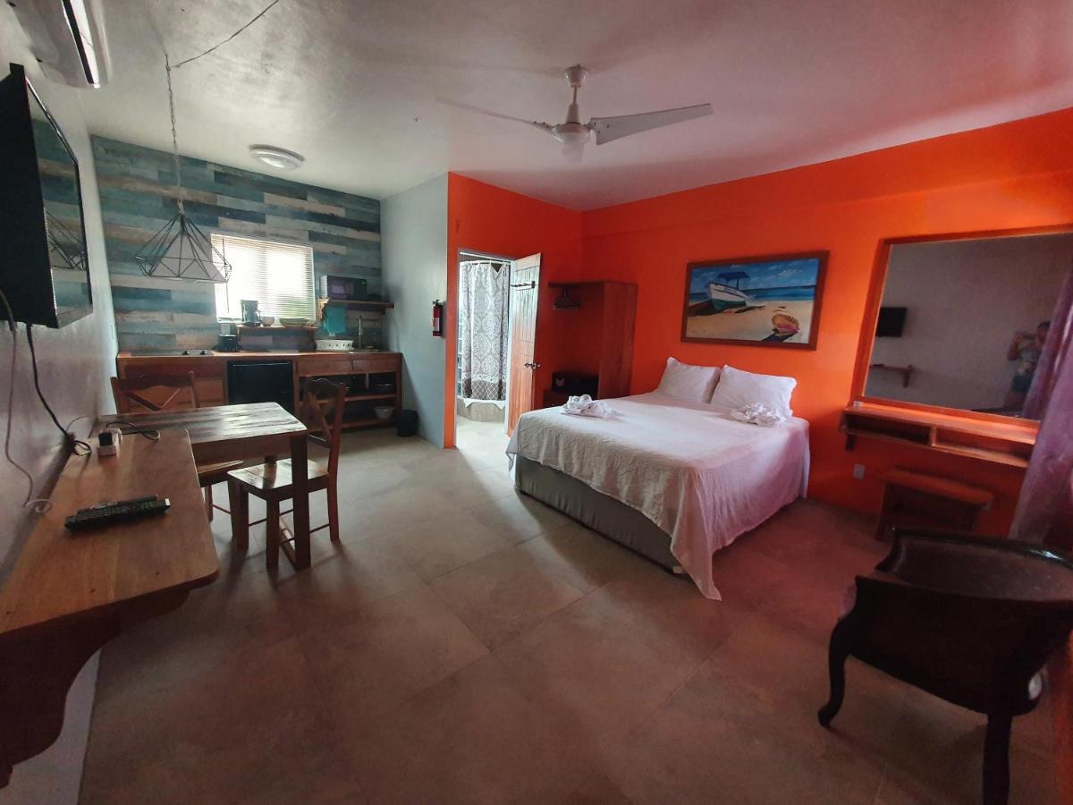 Rachel Land Apartment Caye Caulker Bagian luar foto