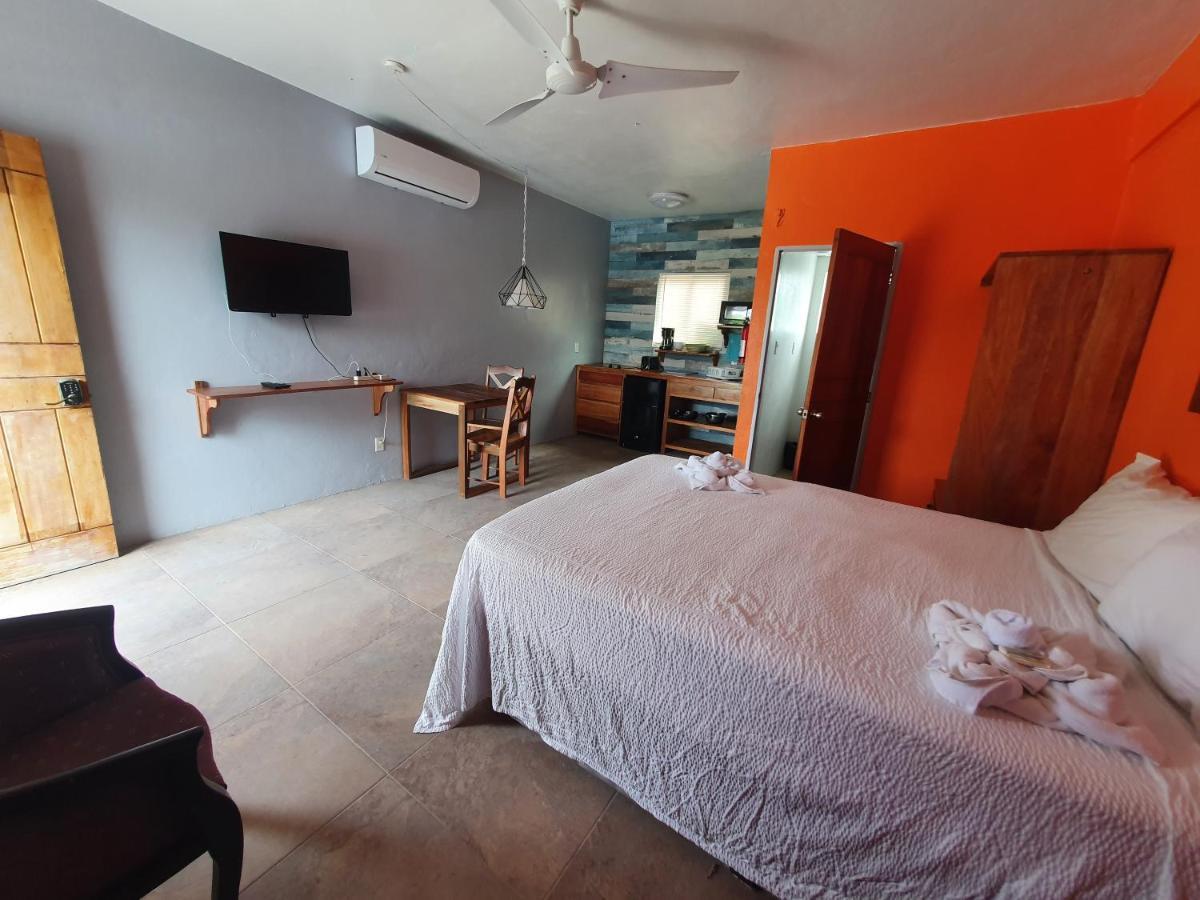 Rachel Land Apartment Caye Caulker Bagian luar foto