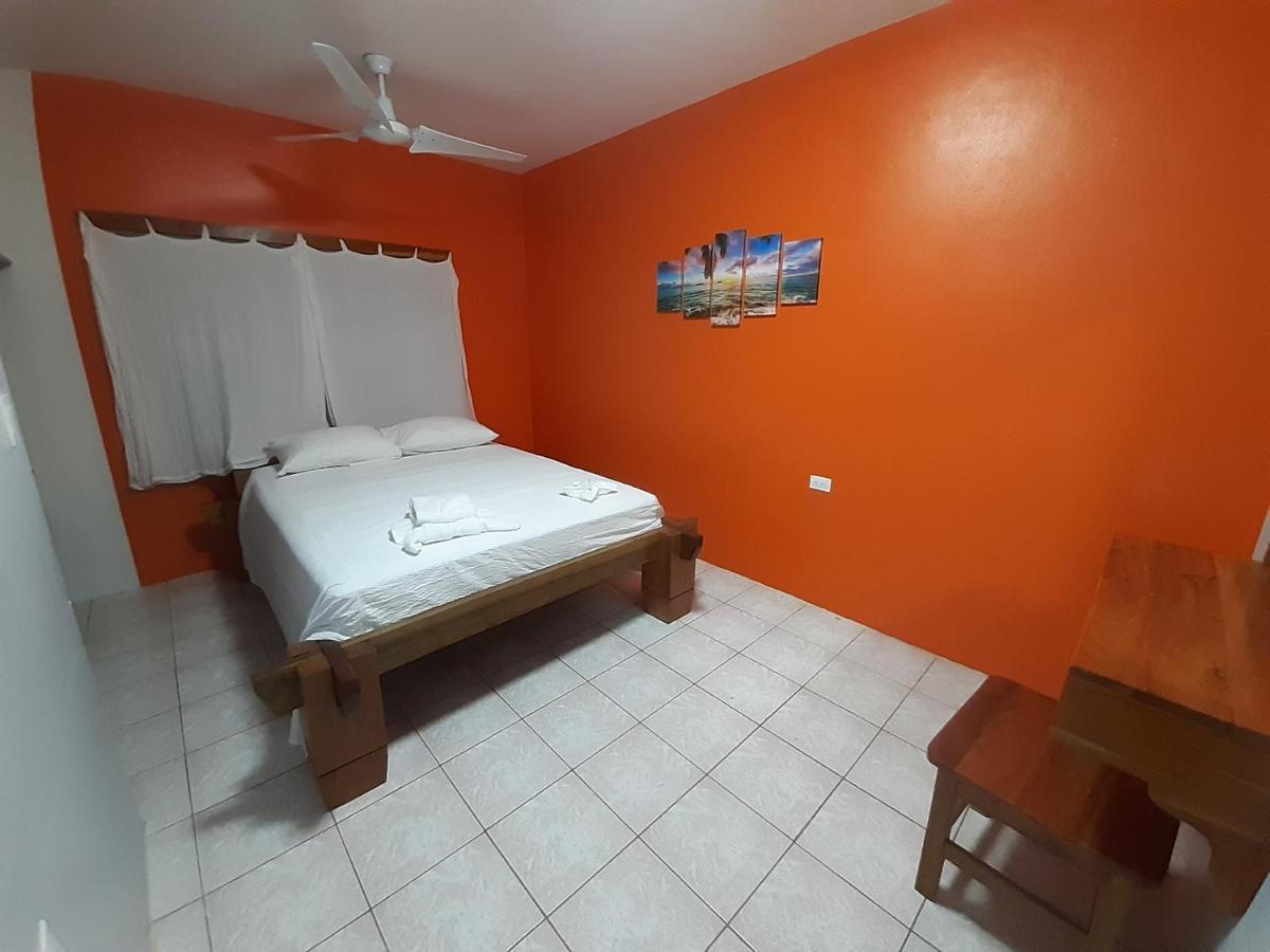 Rachel Land Apartment Caye Caulker Bagian luar foto