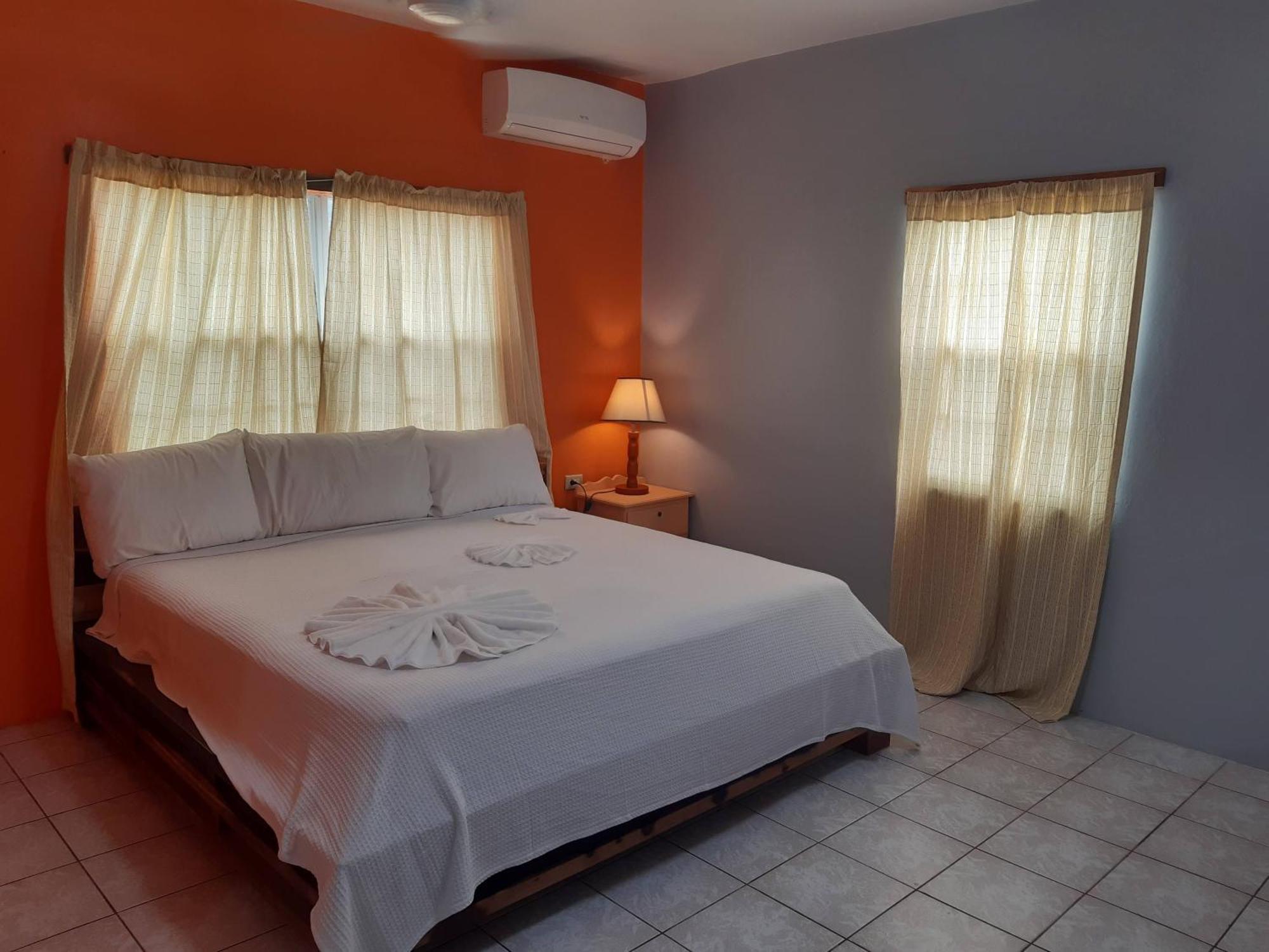 Rachel Land Apartment Caye Caulker Bagian luar foto